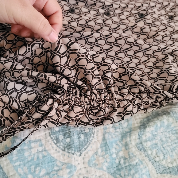 Patterned Button-Up Blouse - Picture 2 of 3